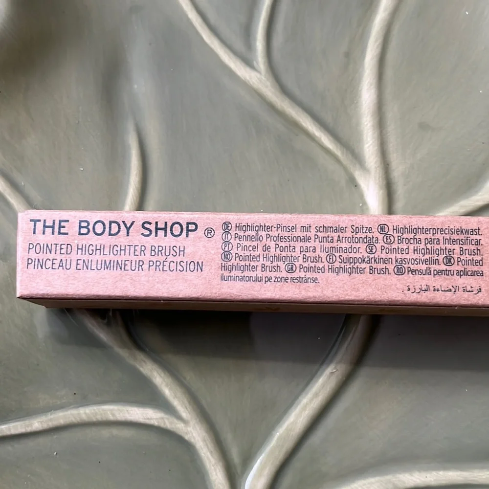 The Body Shop Highlighter Brush. New in box.